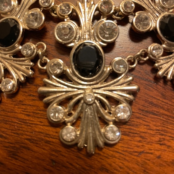 Ann Taylor Necklace - Picture 2 of 2